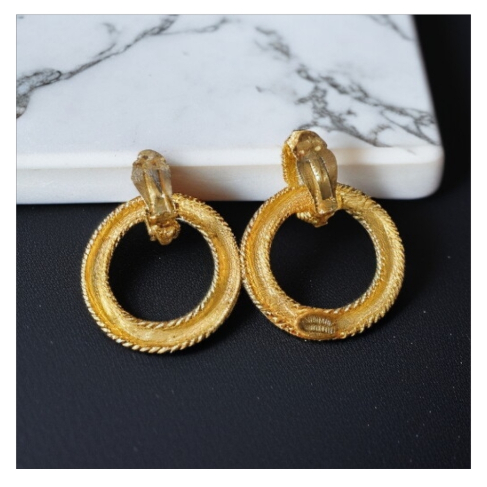 DEANNA HAMRO Vintage 80's 18k Gold Plated Big Byzantine Hoop Clip-on Earrings! - Picture 5 of 6